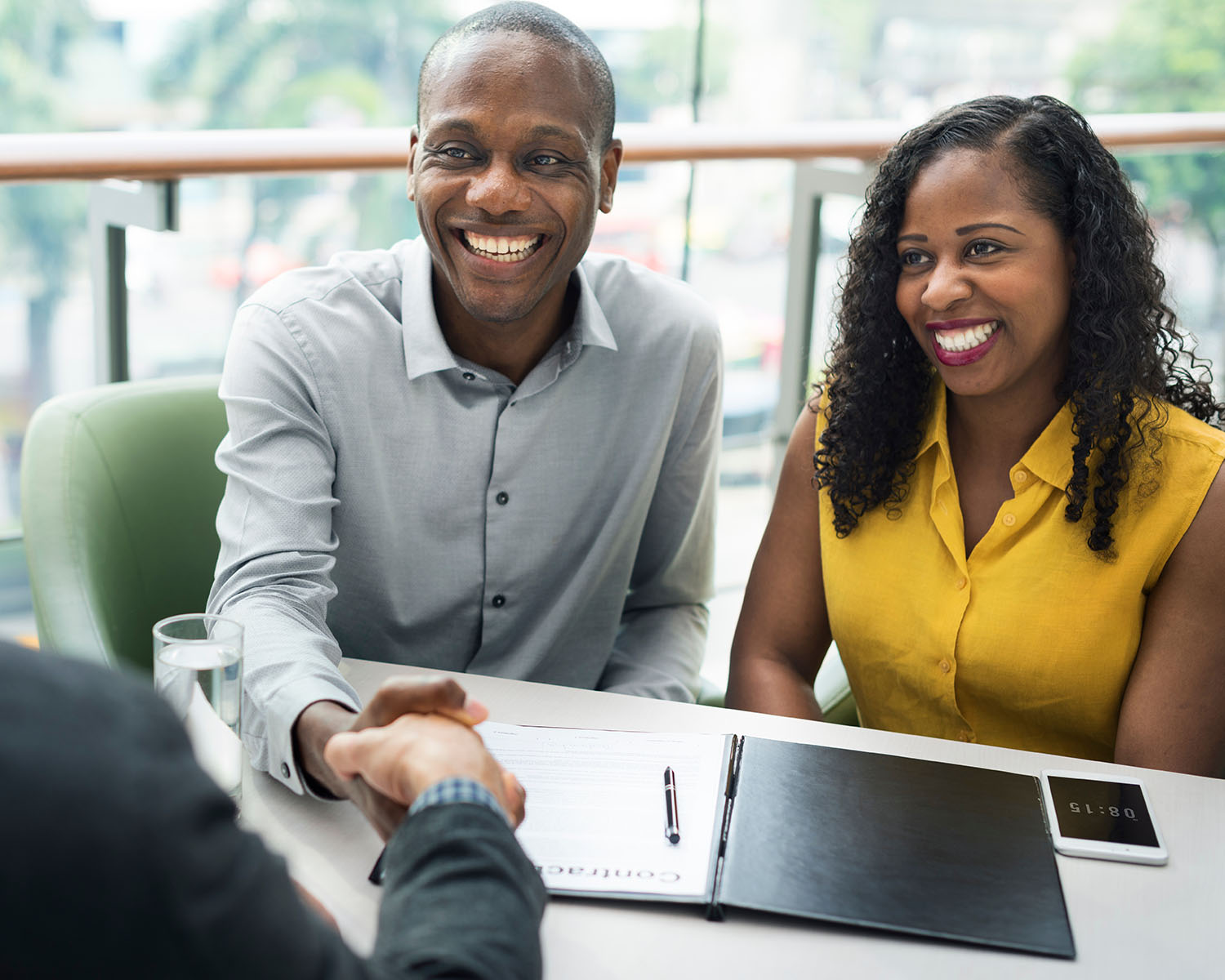 couple being approved for auto loan